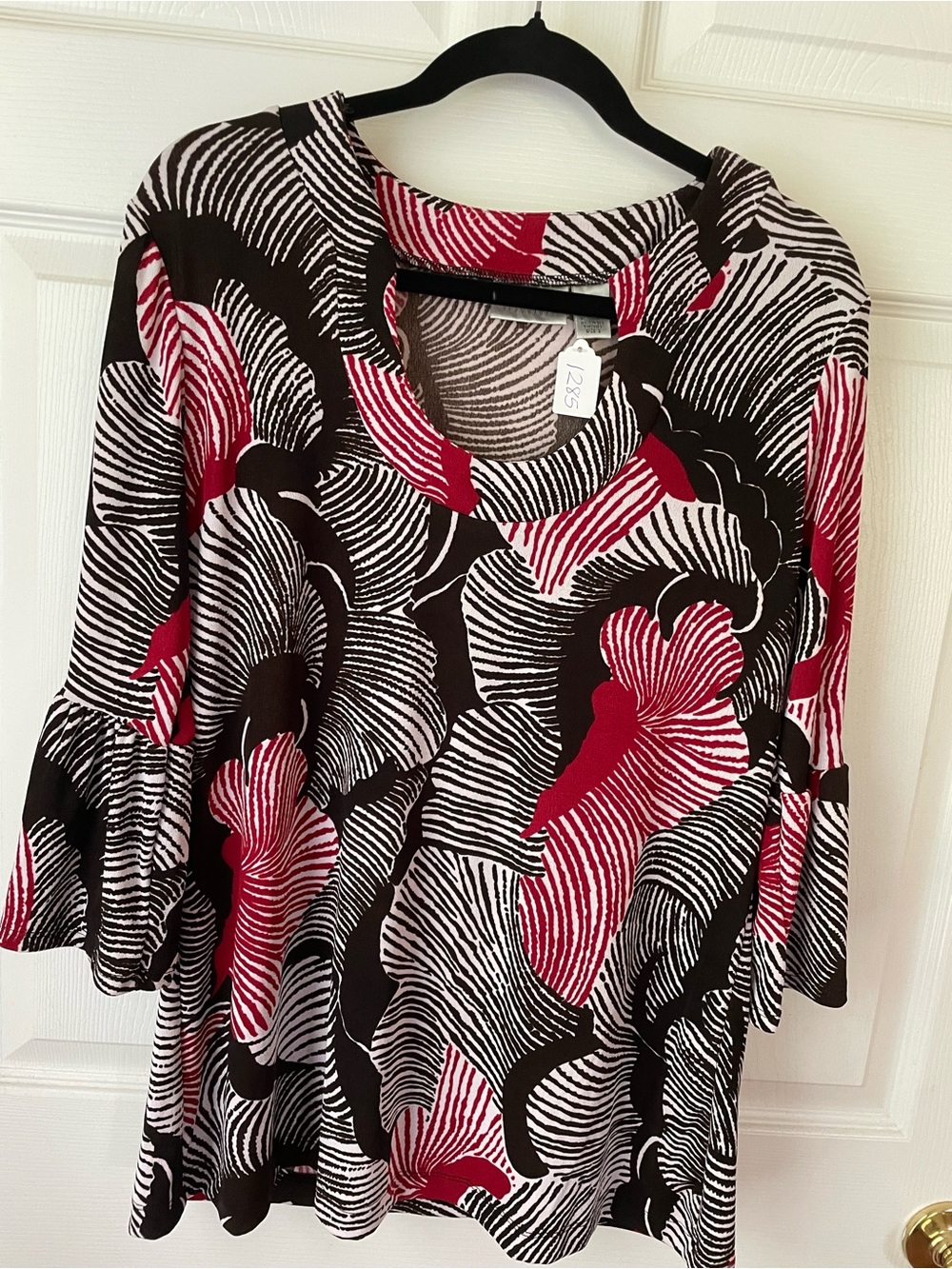 Chico’s Travelers Size 2 (L / 12–14) Red Black Floral Bell Sleeve Top 🌺